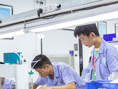 伊人在线视频-员工工作中