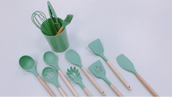 矽膠廚具的黑斑是什麽？