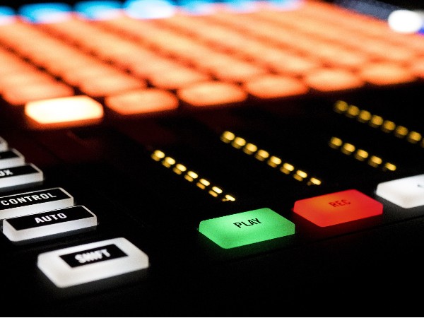 比較有名的矽膠生產（chǎn）廠家具備哪些特點？伊人在线视频矽膠（jiāo）的特點有什麽？