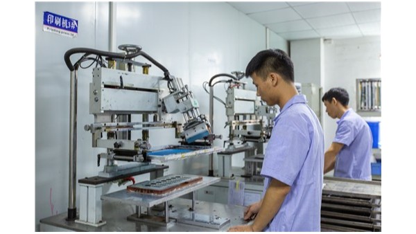 選擇汽車矽膠按鍵（jiàn）定製廠家產品時，這幾點你要（yào）格（gé）外注意