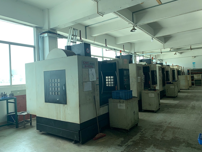 手机保（bǎo）护套模具生产设备