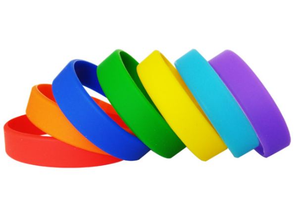 一個新時尚的（de）潮流標簽-矽（guī）膠手（shǒu）環