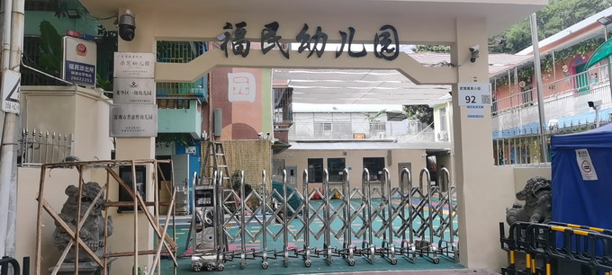 學校電（diàn）動伸縮門