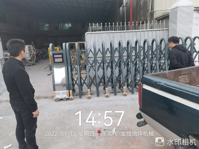 深圳（zhèn）電動伸縮門廠家.jpg
