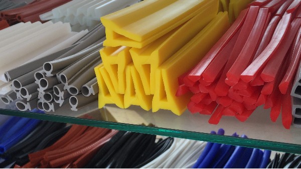 矽膠生產廠家價（jià）格高低不等，伊人在线视频矽膠三個標準贏得用戶關注