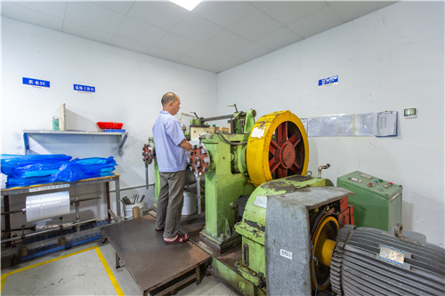 選擇汽車矽膠按鍵定製廠家產品時（shí），這（zhè）幾點你要格外（wài）注意